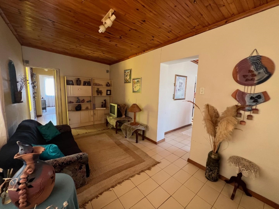 To Let 4 Bedroom Property for Rent in Rowallan Park Eastern Cape